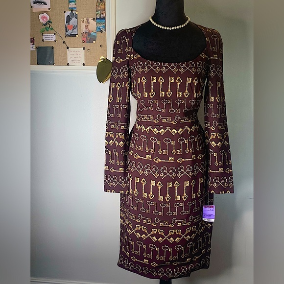 Elegant Key Pattern Dress - Picture 1 of 10